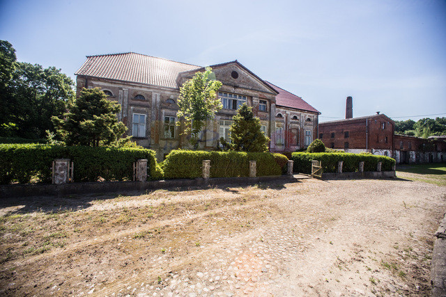 Manor with land in Przybyslaw, West Pomerania